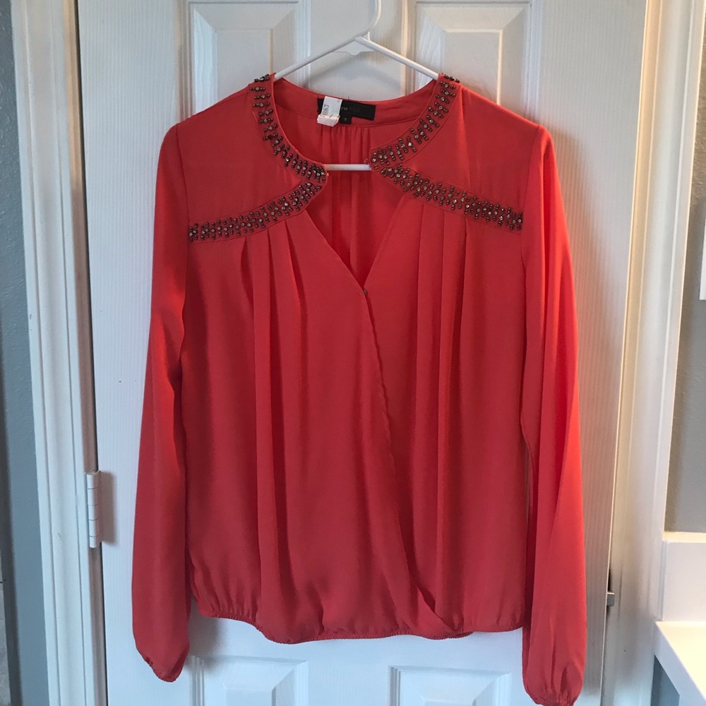 Coral embellished keyhole blouse. Sz medium